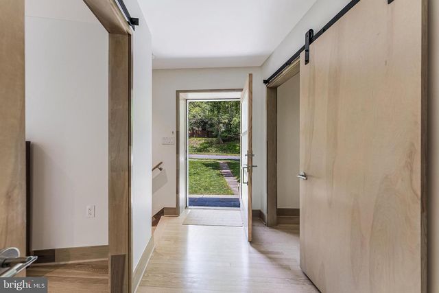 1723 MELBOURNE DR, Mclean, VA 22101