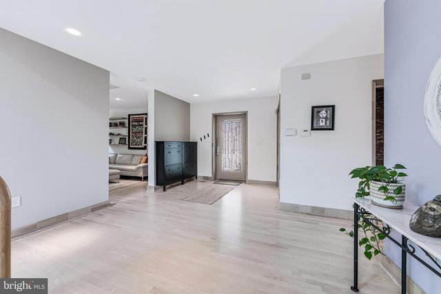 1723 MELBOURNE DR, Mclean, VA 22101