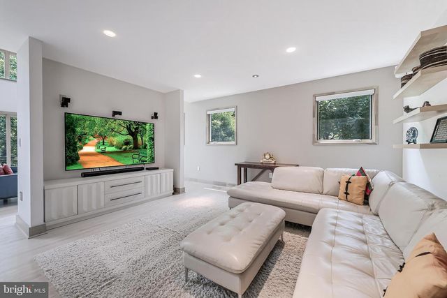 1723 MELBOURNE DR, Mclean, VA 22101