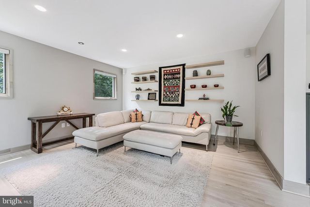 1723 MELBOURNE DR, Mclean, VA 22101