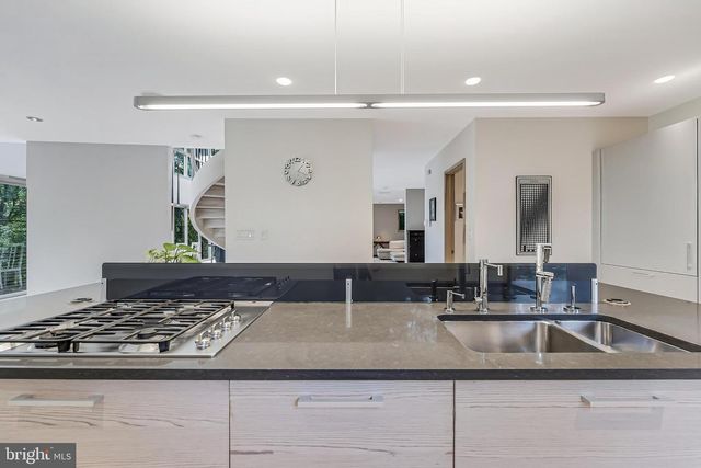 1723 MELBOURNE DR, Mclean, VA 22101