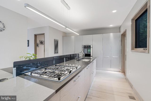 1723 MELBOURNE DR, Mclean, VA 22101