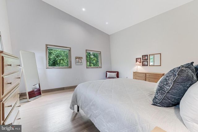 1723 MELBOURNE DR, Mclean, VA 22101