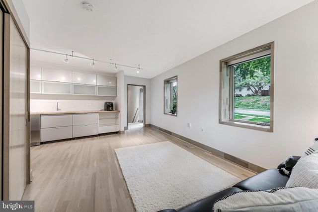 1723 MELBOURNE DR, Mclean, VA 22101