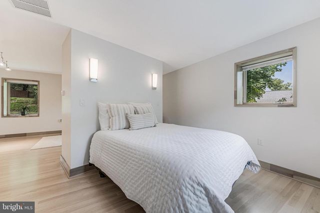 1723 MELBOURNE DR, Mclean, VA 22101