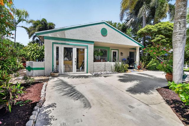 8353 Huntsman Place, Boca Raton, FL 33433