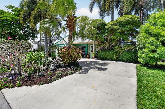 8353 Huntsman Place, Boca Raton, FL 33433