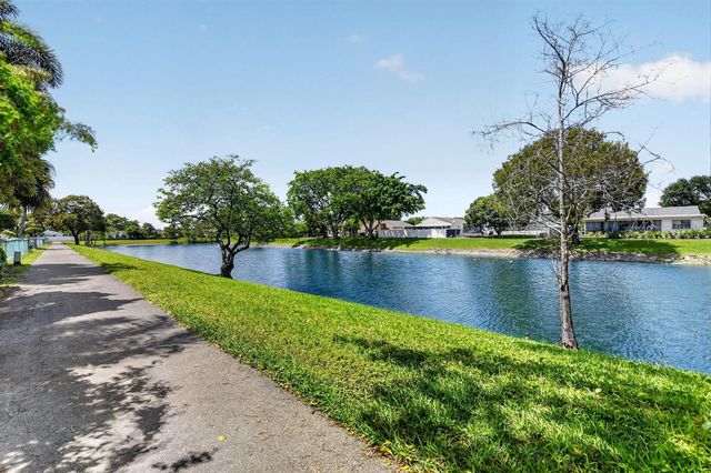 8353 Huntsman Place, Boca Raton, FL 33433