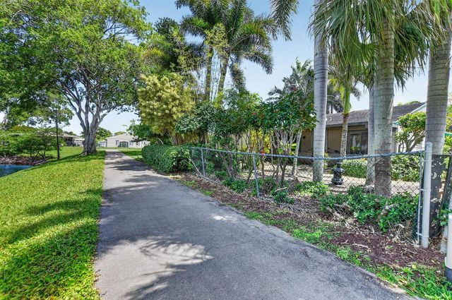 8353 Huntsman Place, Boca Raton, FL 33433
