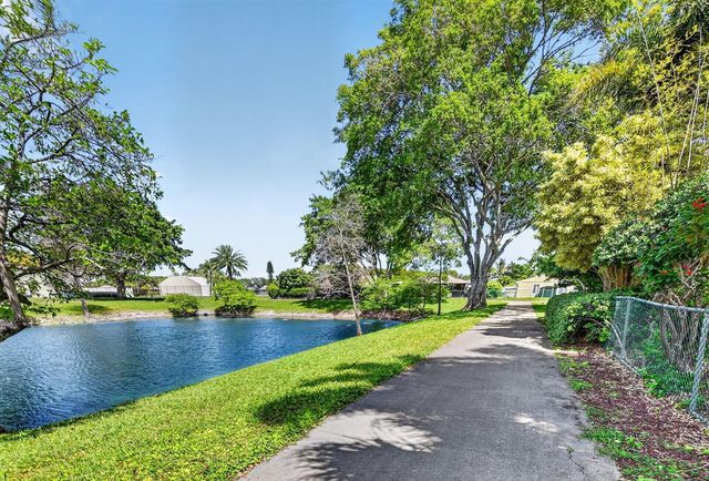 8353 Huntsman Place, Boca Raton, FL 33433