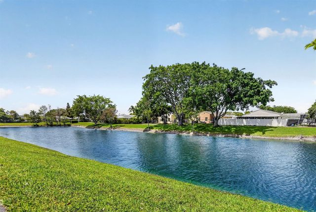 8353 Huntsman Place, Boca Raton, FL 33433