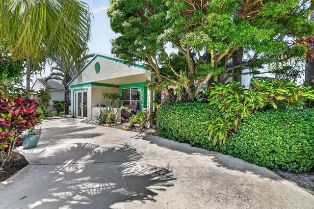 8353 Huntsman Place, Boca Raton, FL 33433