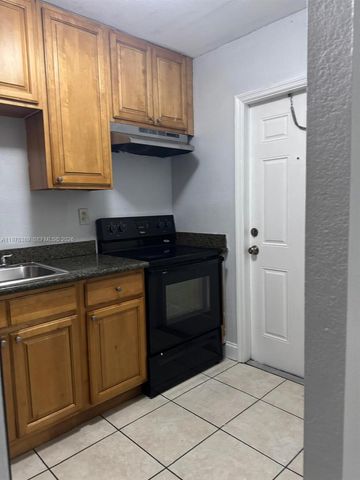 4251 NW 5th St 247, Plantation, FL 33317