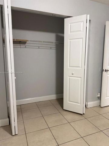 4251 NW 5th St 247, Plantation, FL 33317