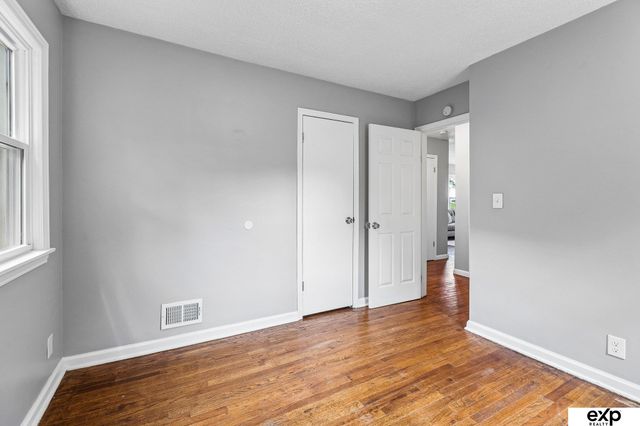 6325 N 37th Street, Omaha, NE 68111