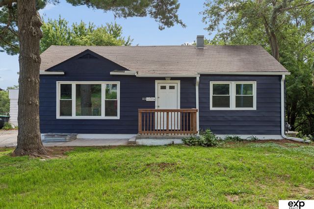 6325 N 37th Street, Omaha, NE 68111