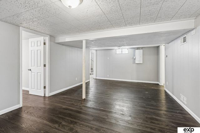 6325 N 37th Street, Omaha, NE 68111