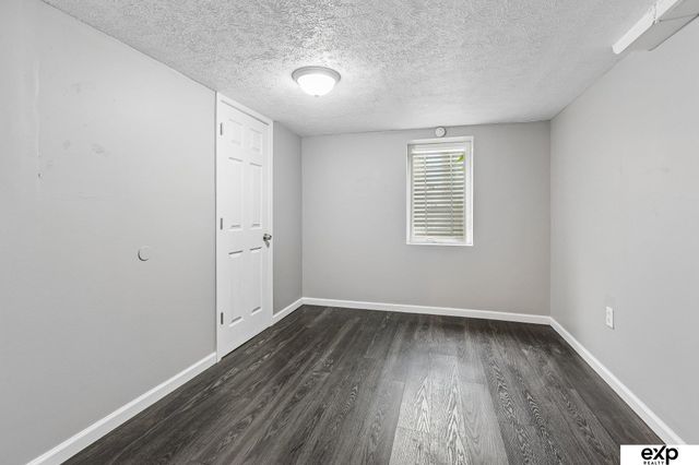 6325 N 37th Street, Omaha, NE 68111
