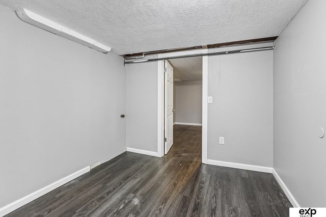 6325 N 37th Street, Omaha, NE 68111