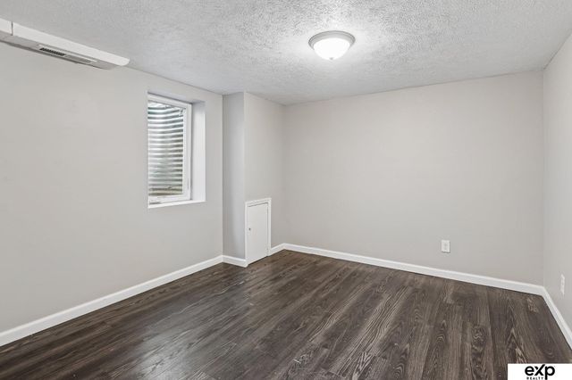6325 N 37th Street, Omaha, NE 68111