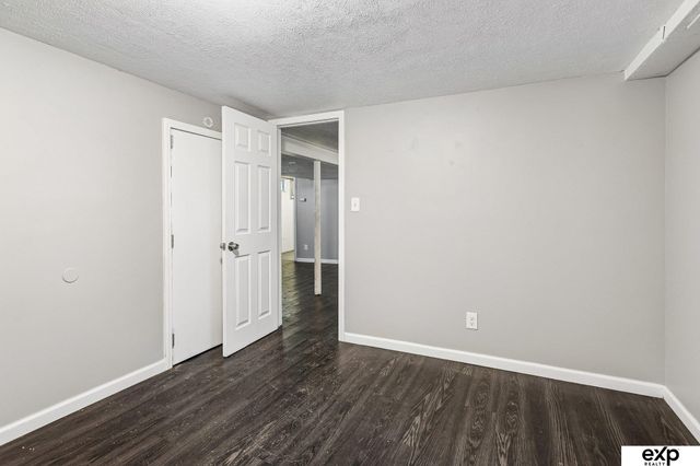 6325 N 37th Street, Omaha, NE 68111