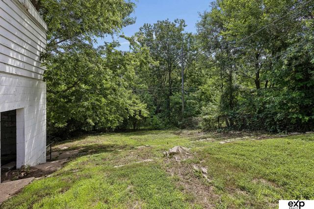6325 N 37th Street, Omaha, NE 68111