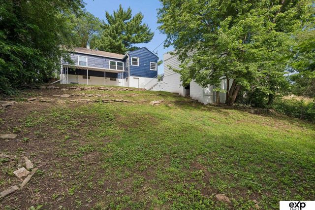 6325 N 37th Street, Omaha, NE 68111