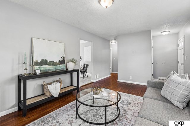 6325 N 37th Street, Omaha, NE 68111