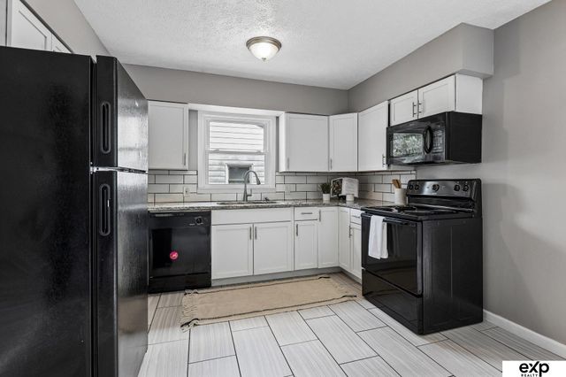 6325 N 37th Street, Omaha, NE 68111