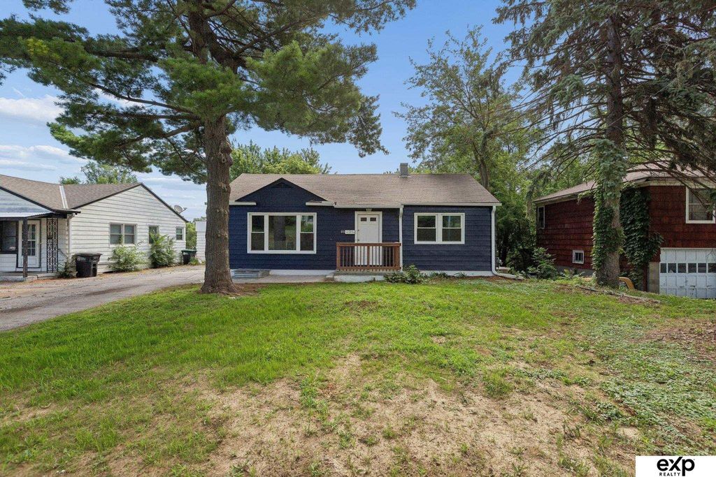 6325 N 37th Street, Omaha, NE 68111