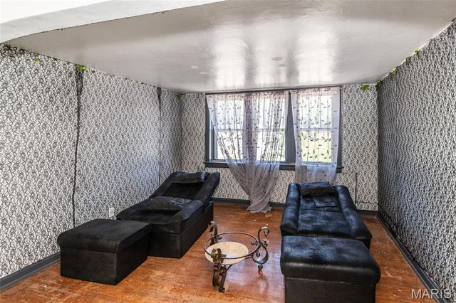 8210 Page Avenue, St Louis, MO 63130