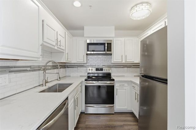 1825 Campau Farms Circle, Detroit, MI 48207