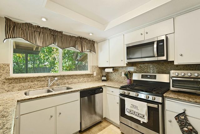 1951 Colombard Cir, Lodi, CA 95240