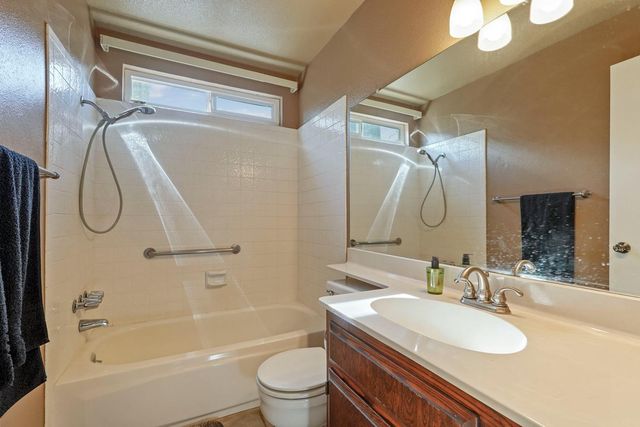 1951 Colombard Cir, Lodi, CA 95240
