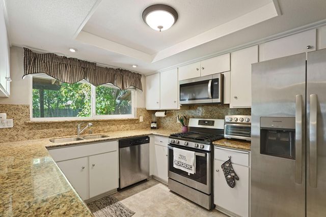 1951 Colombard Cir, Lodi, CA 95240