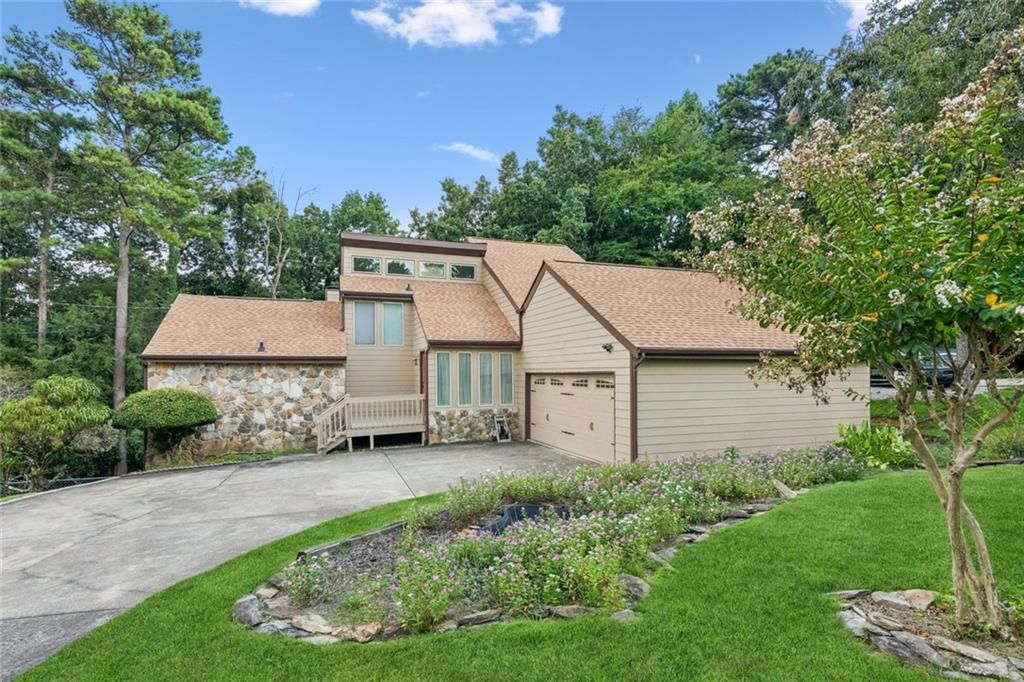 1616 Maple Ridge Drive, Suwanee, GA 30024