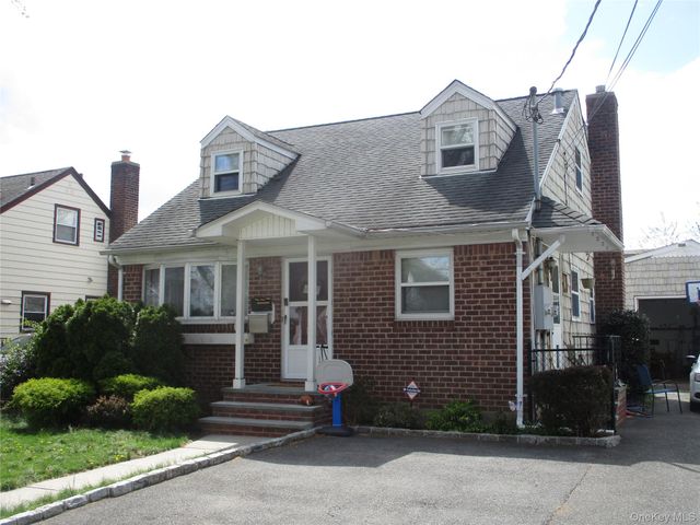 167 Roosevelt Avenue, Mineola, NY 11501