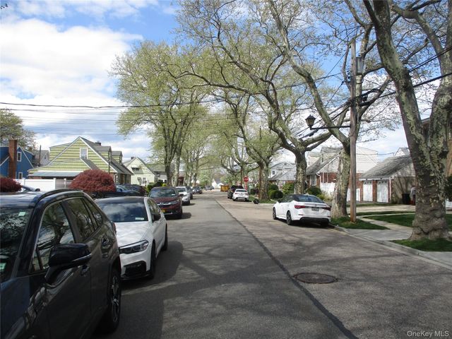 167 Roosevelt Avenue, Mineola, NY 11501
