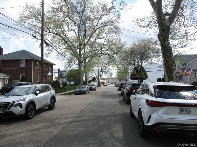 167 Roosevelt Avenue, Mineola, NY 11501