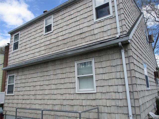 167 Roosevelt Avenue, Mineola, NY 11501