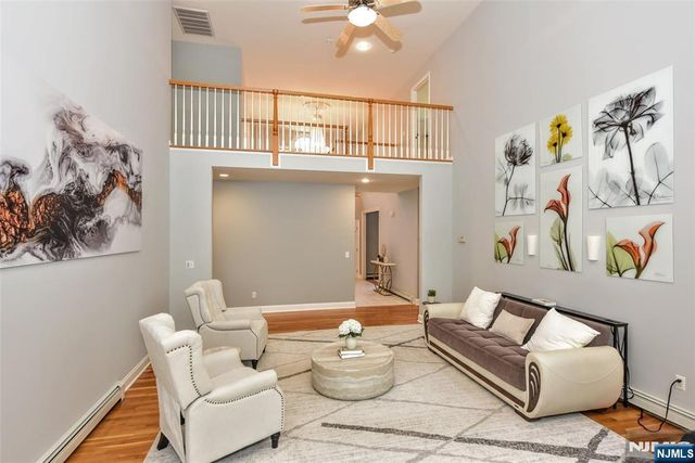 2 Concord Court, Mahwah, NJ 07430