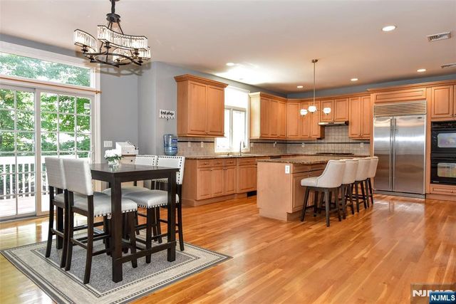 2 Concord Court, Mahwah, NJ 07430