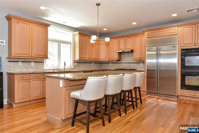 2 Concord Court, Mahwah, NJ 07430