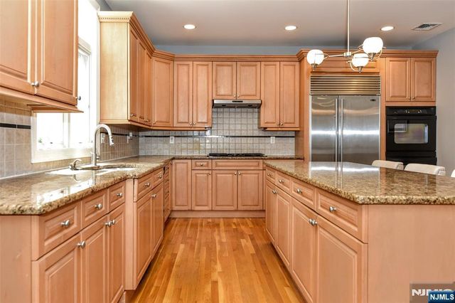 2 Concord Court, Mahwah, NJ 07430