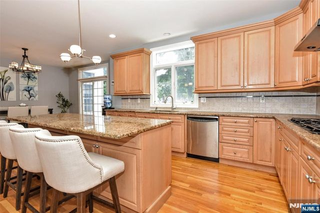 2 Concord Court, Mahwah, NJ 07430