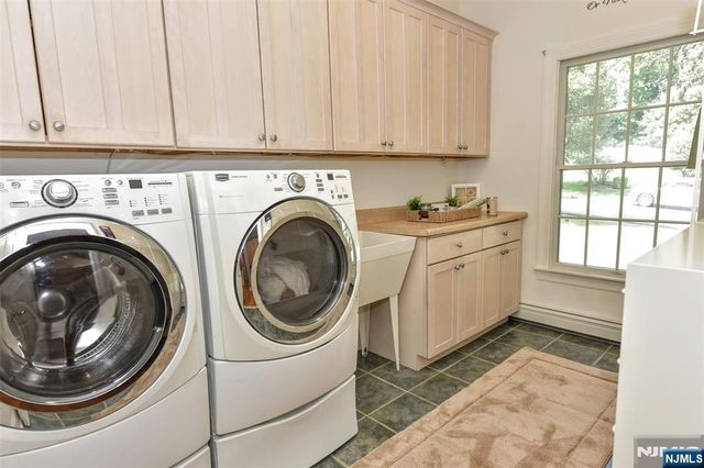 2 Concord Court, Mahwah, NJ 07430