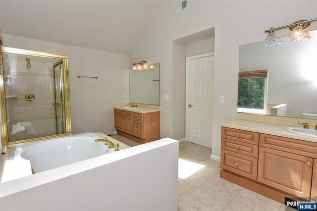 2 Concord Court, Mahwah, NJ 07430