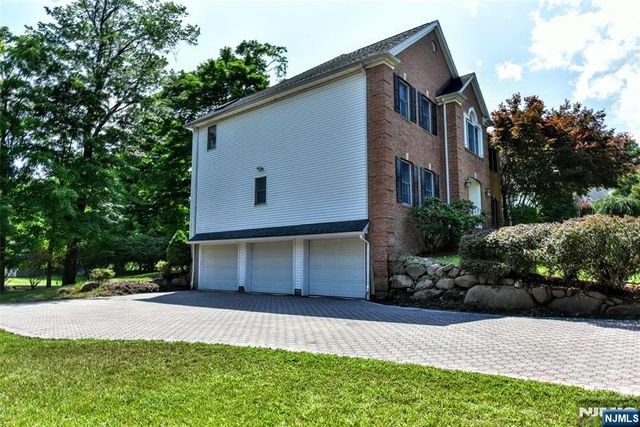 2 Concord Court, Mahwah, NJ 07430