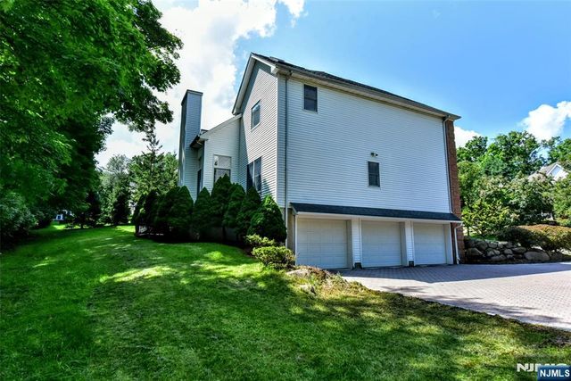 2 Concord Court, Mahwah, NJ 07430