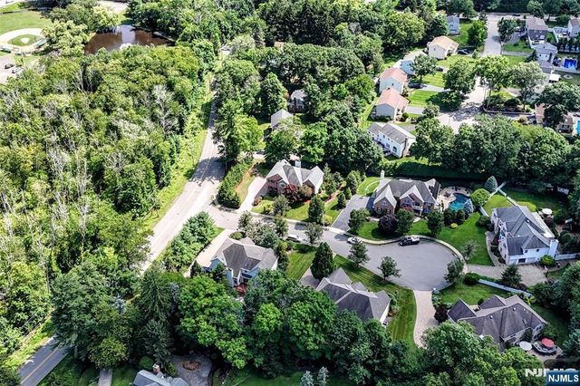 2 Concord Court, Mahwah, NJ 07430